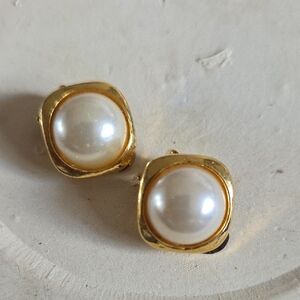 Vintage Gold and Pearl Stud Earrings